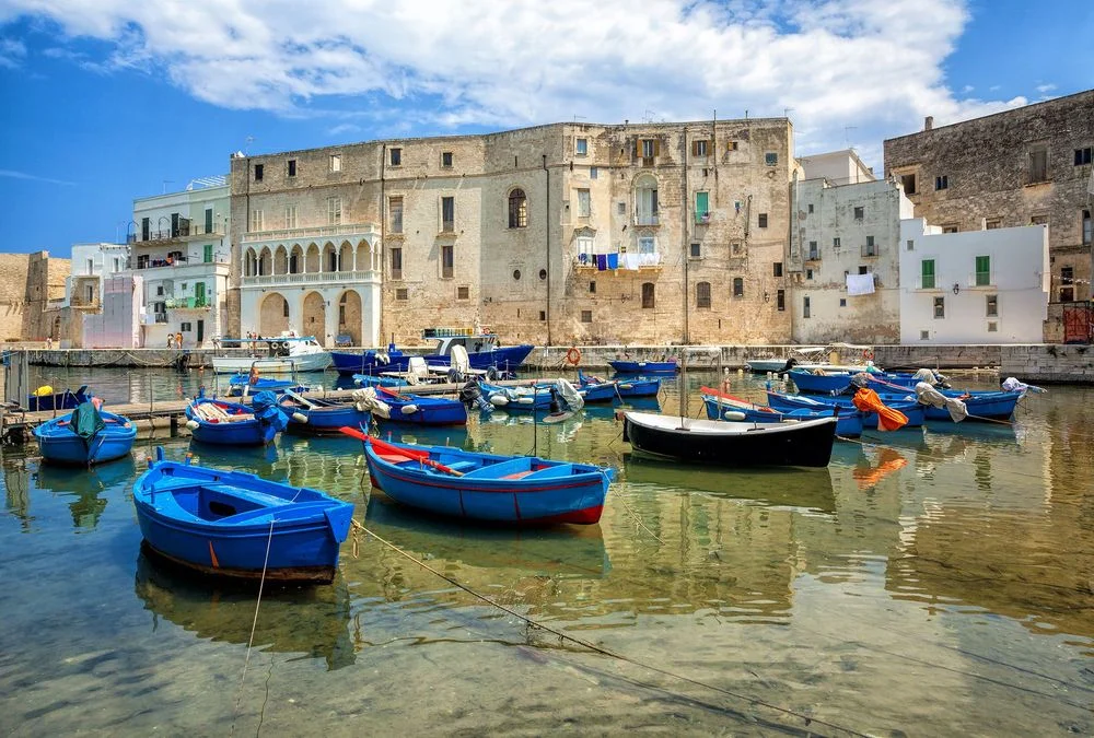 Port de pêche de Monopoli, bateaux colorés